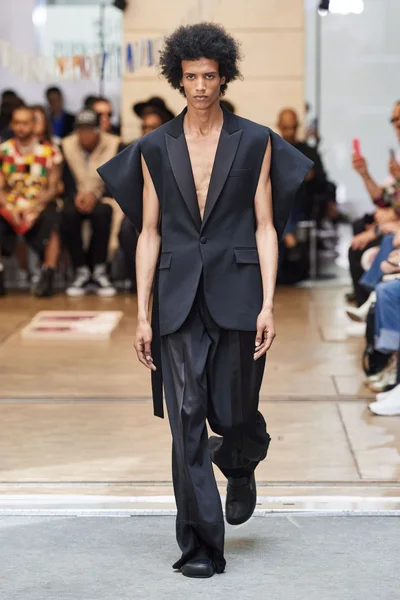 Look 3